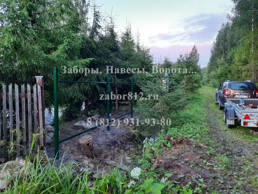 Забор из профнастила закрепленного между столбами. Новинка.