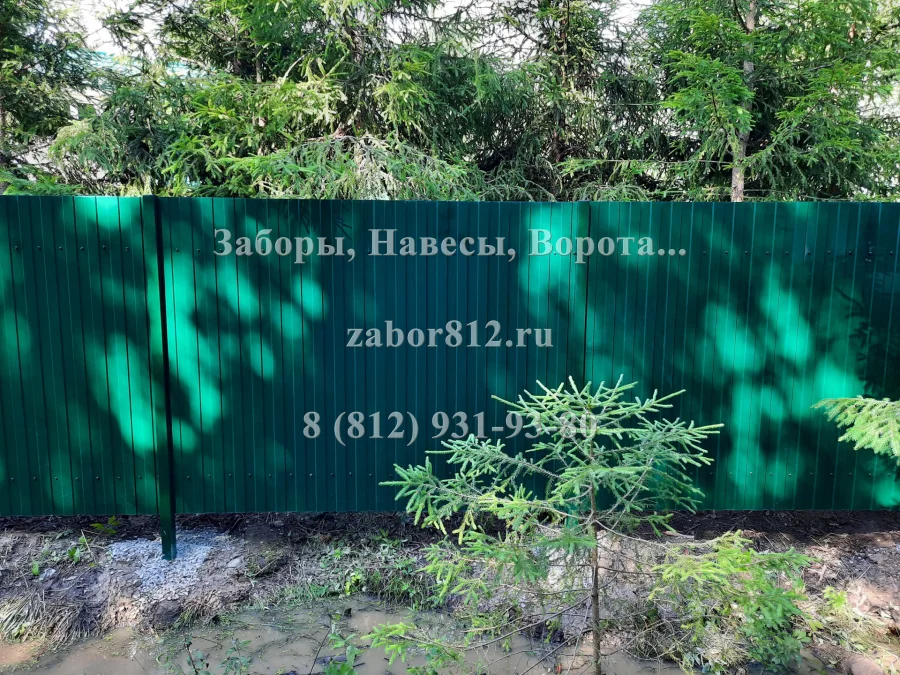 Забор из профнастила закрепленного между столбами. Новинка.