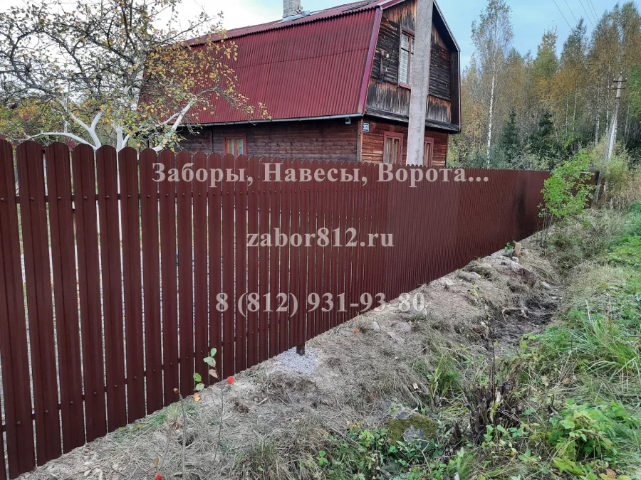 Забор, ворота и калитка из коричневого евроштакетника