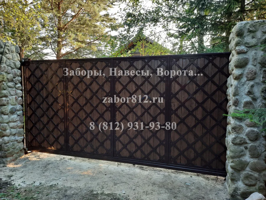 Ворота в средневековой тематике. Сосновый бор