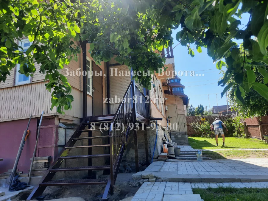 Крыльцо с навесом. Рощино